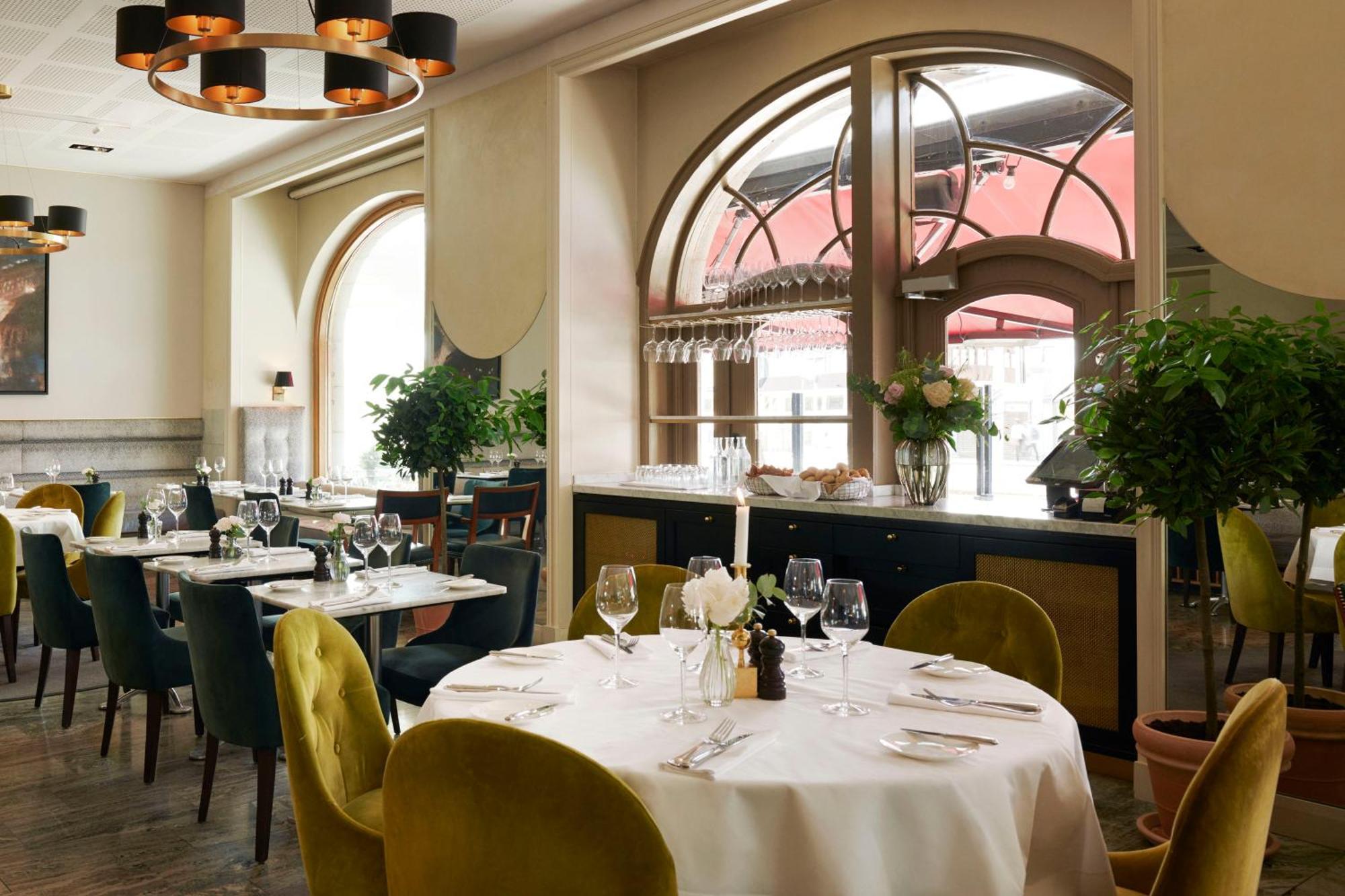 Diplomat Hotel 5*